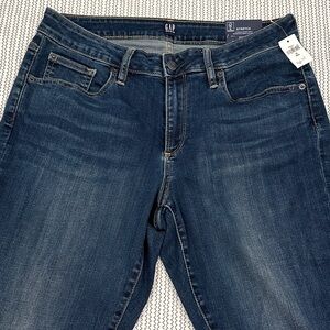 NWT GAP Women's Dark Blue Curvy Skinny Jeans 32